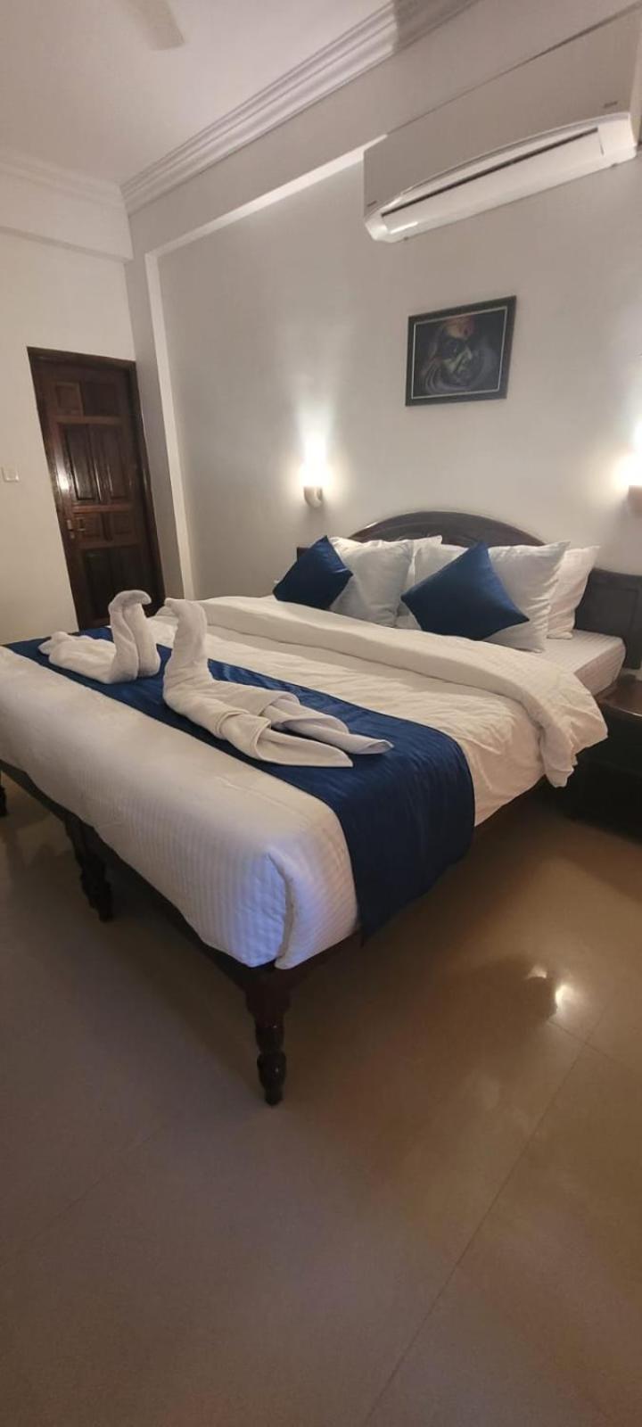 Tippys Beach Resort Kovalam Exteriör bild